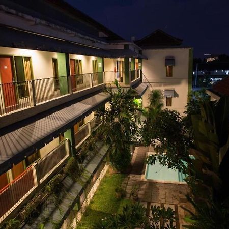 Spazzio Bali Hotel Кута Экстерьер фото