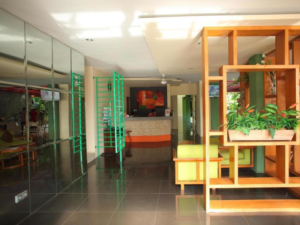 Spazzio Bali Hotel Кута Экстерьер фото