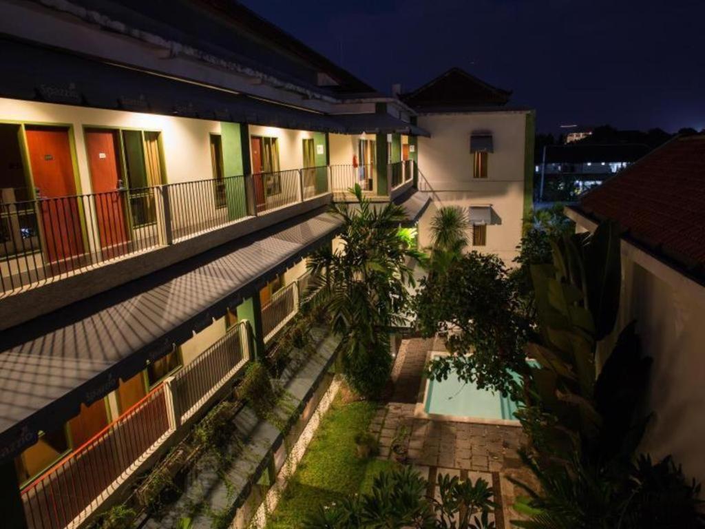 Spazzio Bali Hotel Кута Экстерьер фото