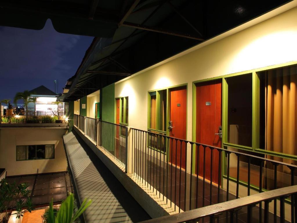Spazzio Bali Hotel Кута Экстерьер фото