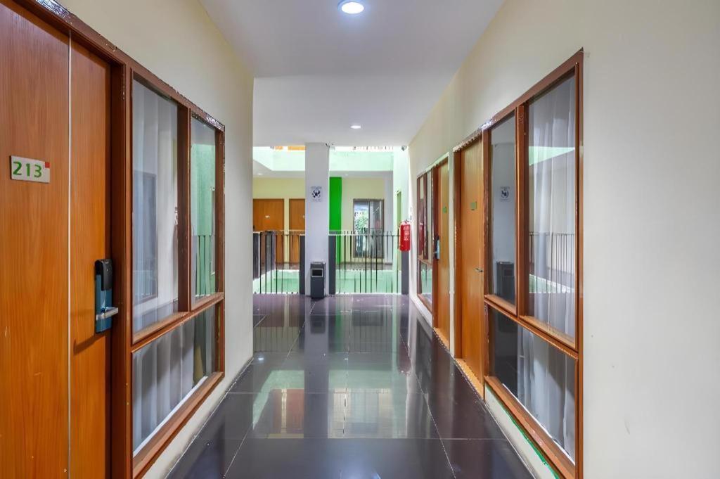 Spazzio Bali Hotel Кута Экстерьер фото