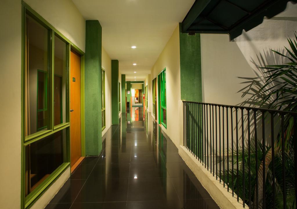 Spazzio Bali Hotel Кута Экстерьер фото