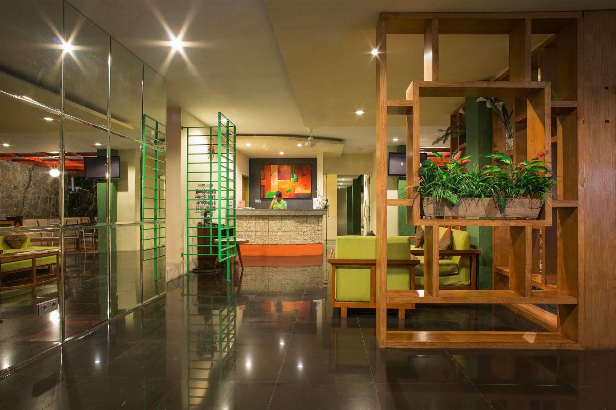 Spazzio Bali Hotel Кута Экстерьер фото