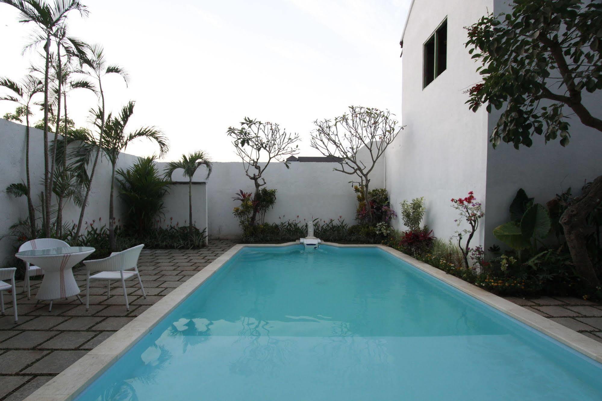 Spazzio Bali Hotel Кута Экстерьер фото