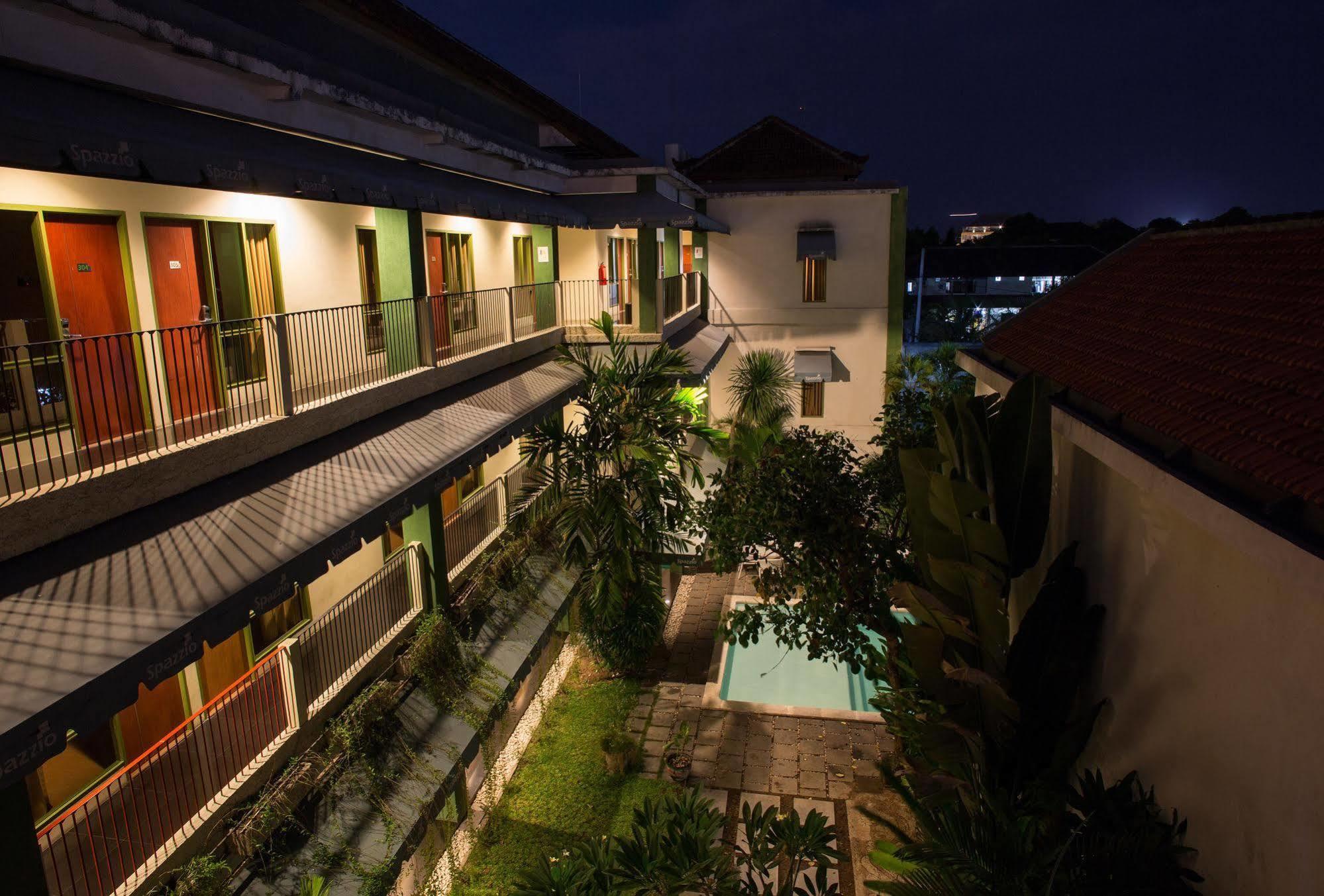 Spazzio Bali Hotel Кута Экстерьер фото